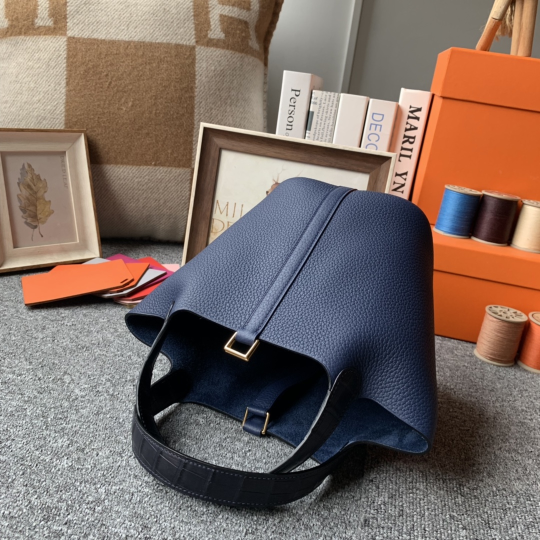 에르메스 피코탄18 블루드프루쎄 금장 끌레망스 악어가죽 핸들